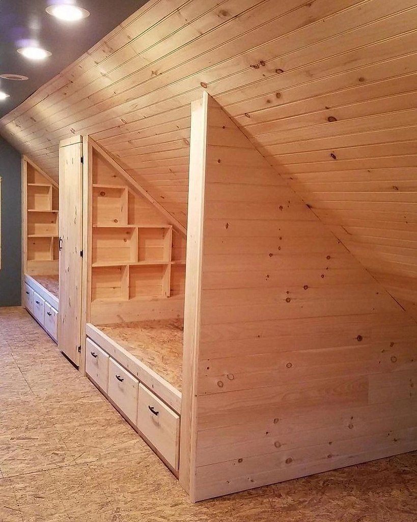 Шкафы для мансарды из вагонки фото