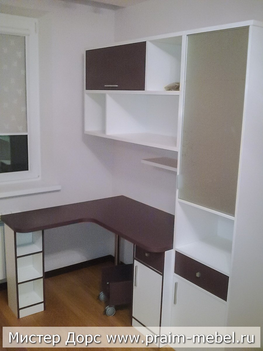 Угловой шкаф с компьютерным столом