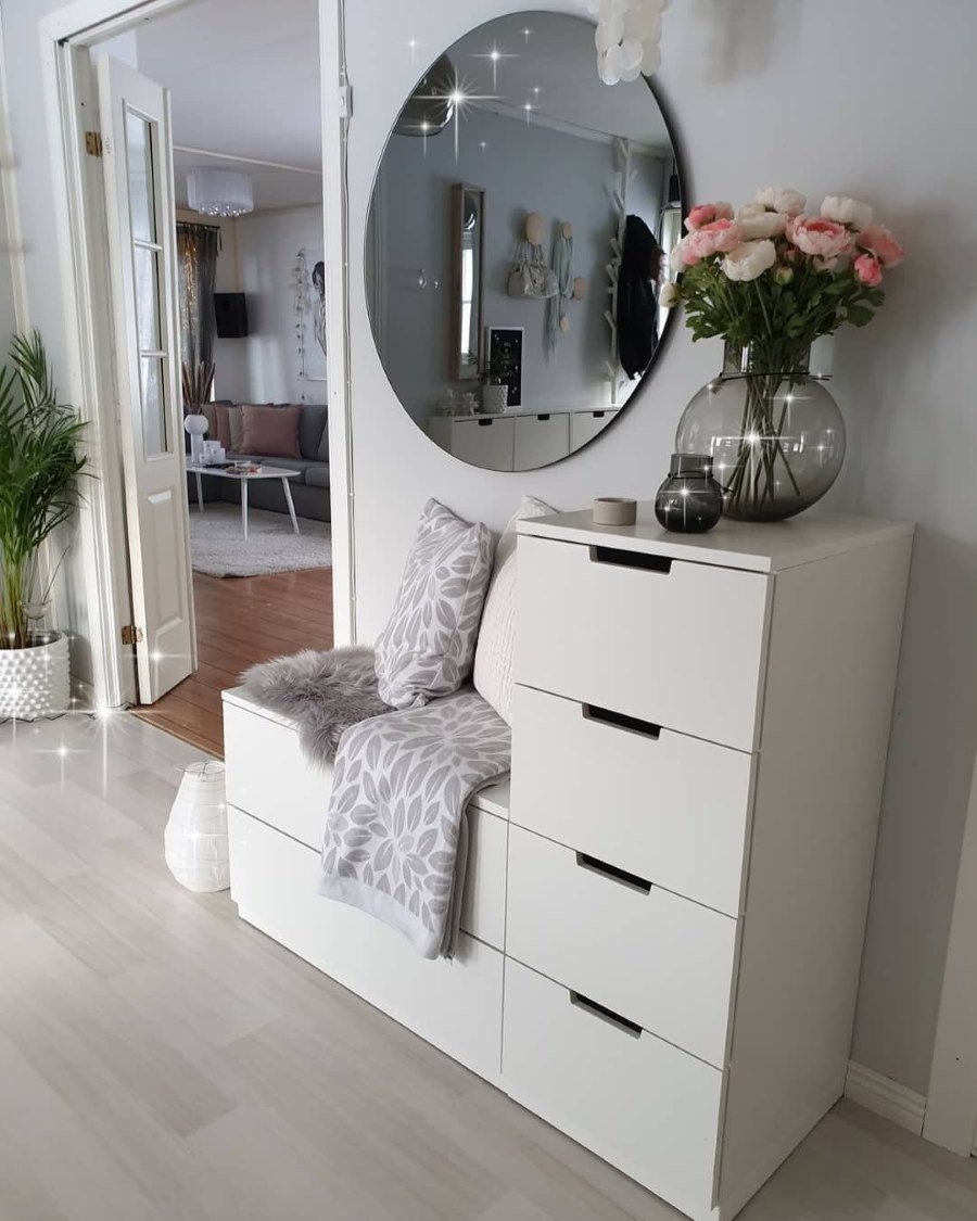 Тумба-скамья в прихожую