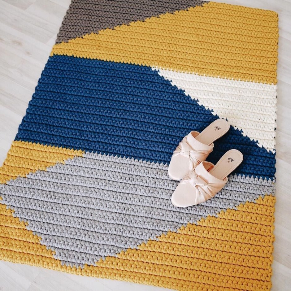 Прямоугольный коврик из трикотажной пряжи