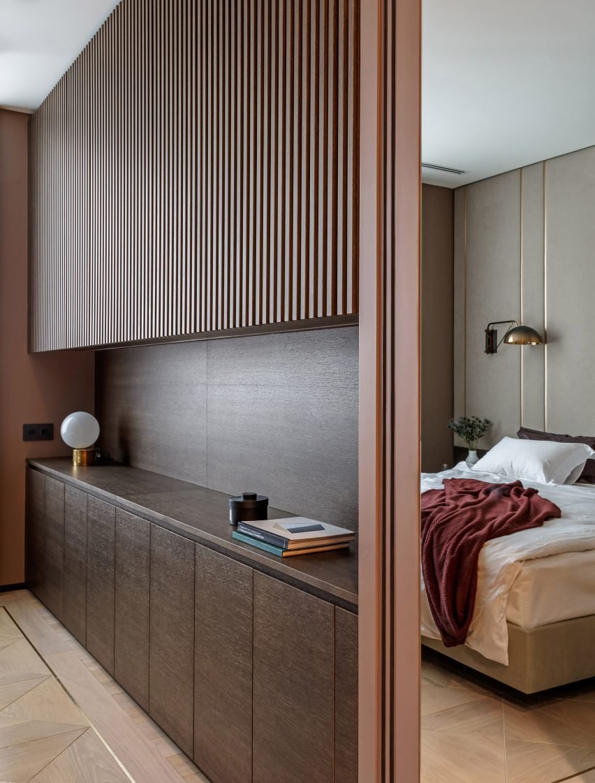 Шкаф с рейками