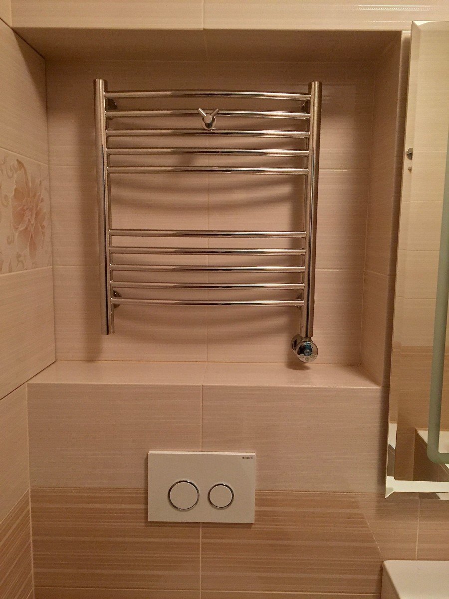 Шкафчик над инсталляцией