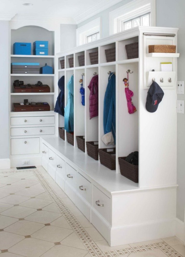 Вешалка в прихожую в интерьере