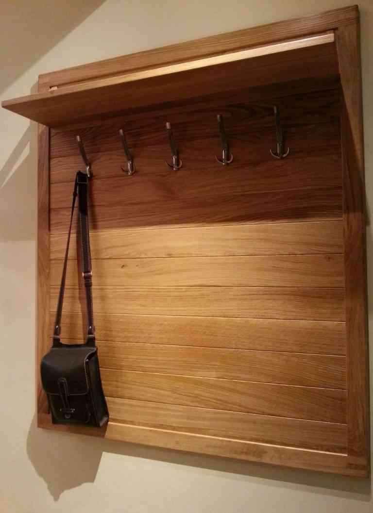 Вешалка из веток дерева