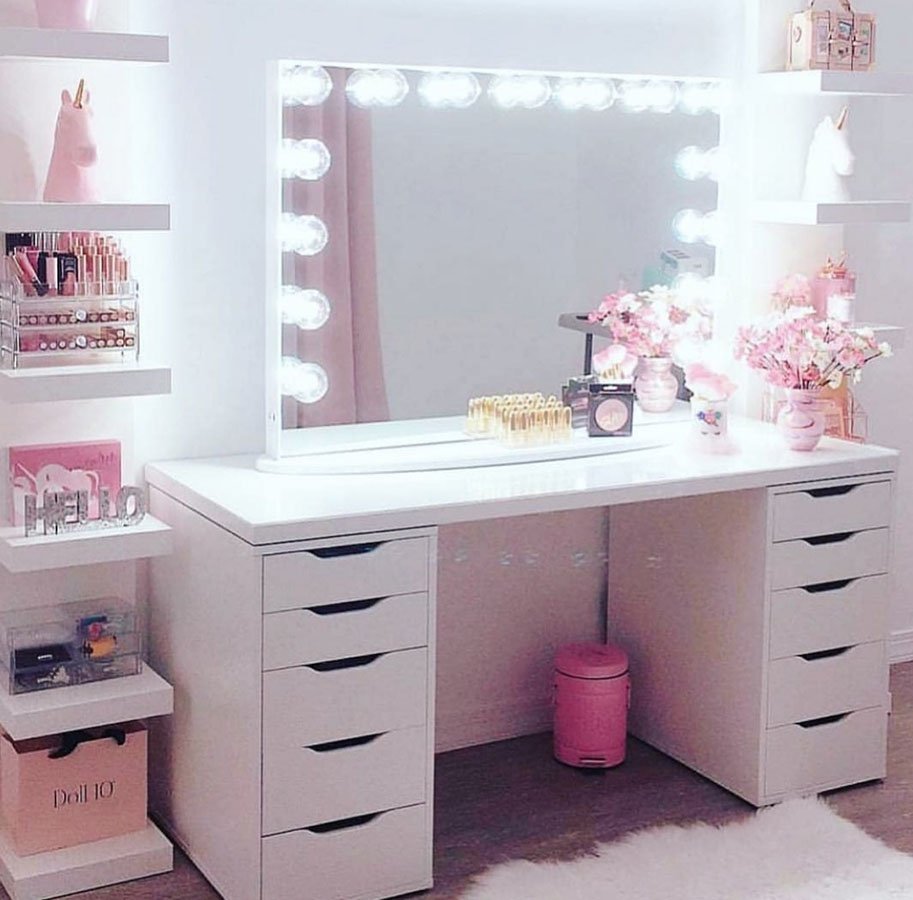 Уголок для косметики