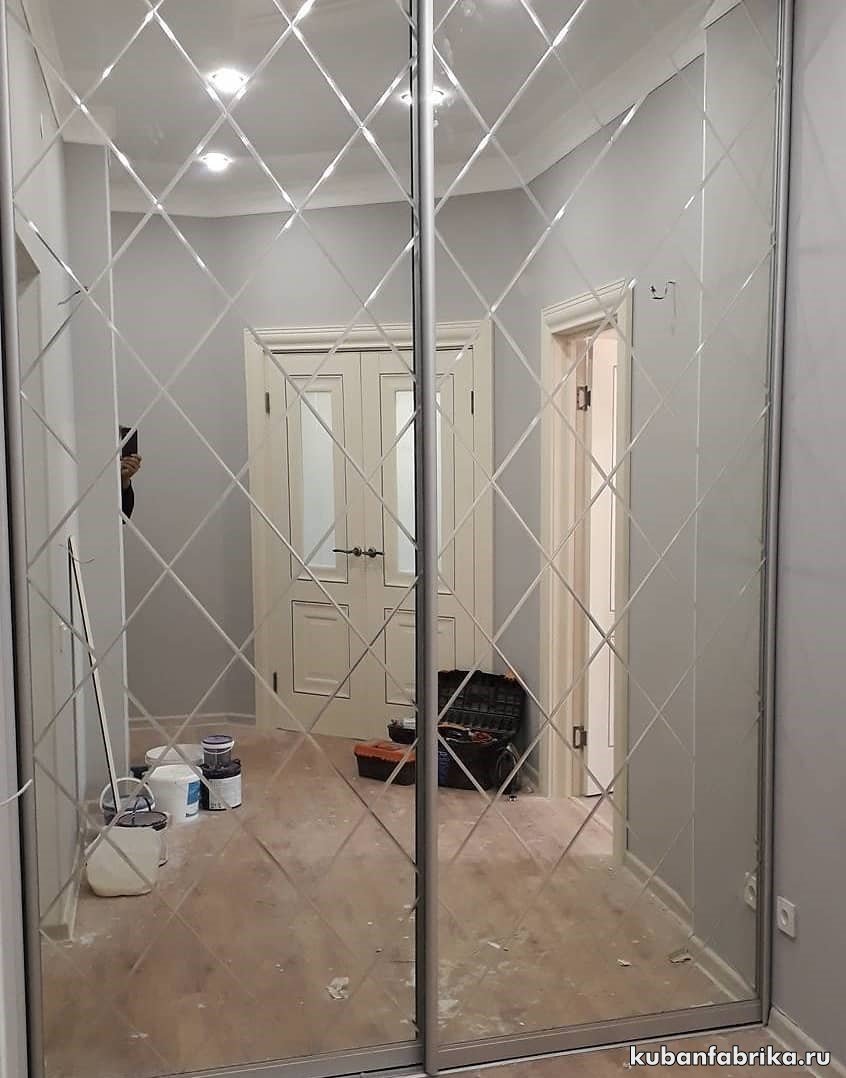 Шкаф купе с фацетными зеркалами