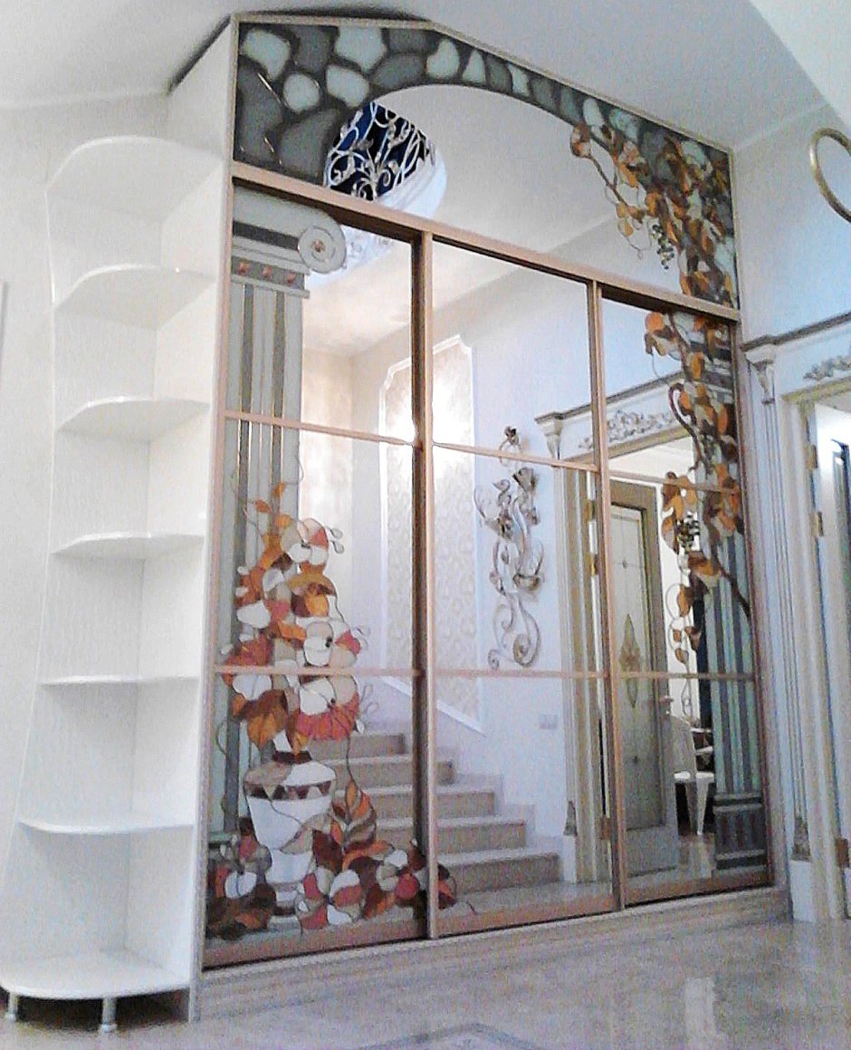 Шкафы купе с витражами