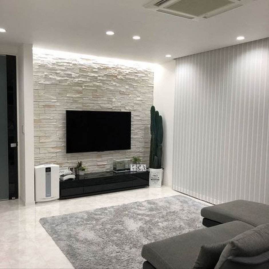 Декор стены в гостиной с телевизором