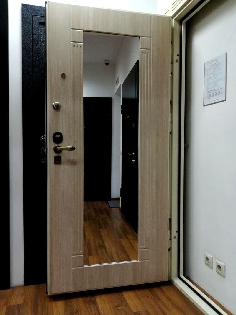 Двери с фацетом