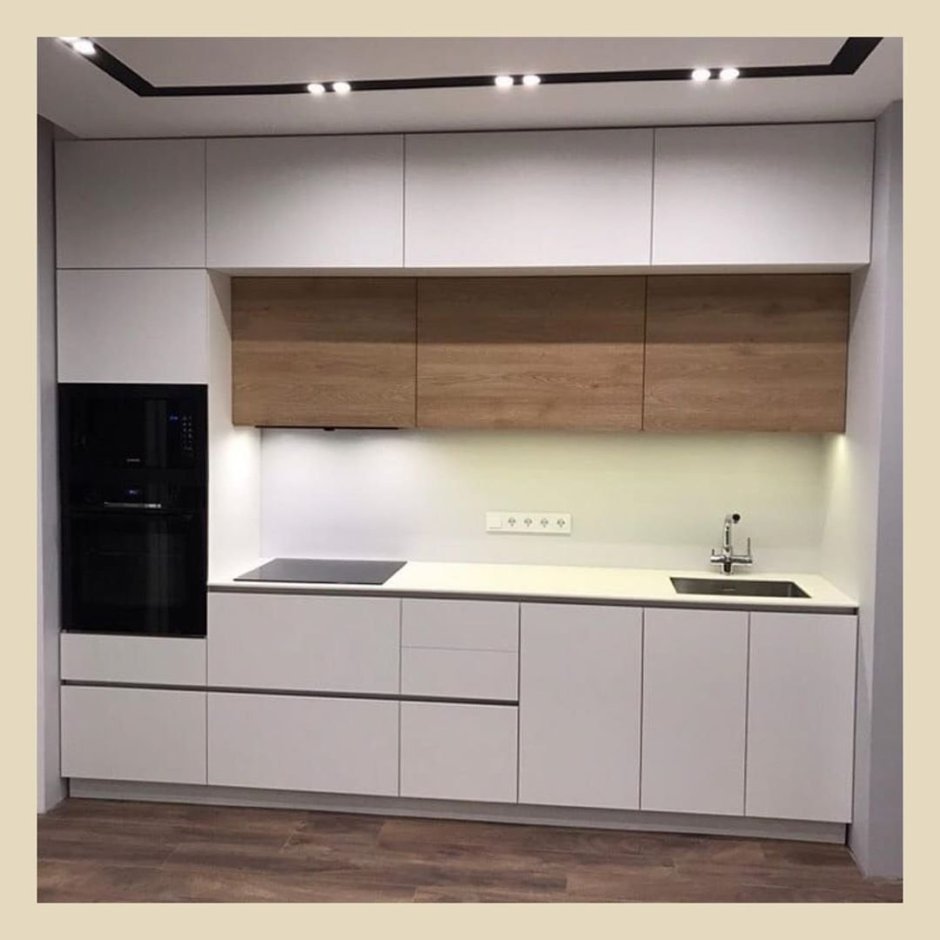 Кухня с антресолями до потолка