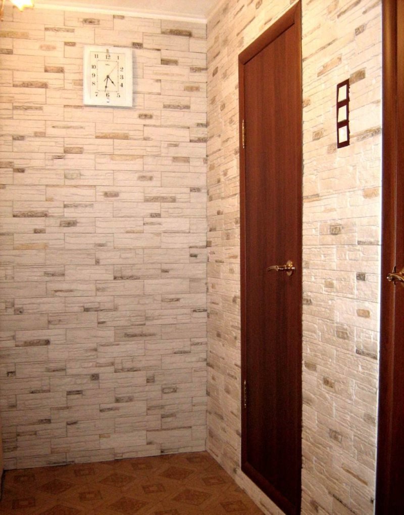 Стены с панелями в нижней части