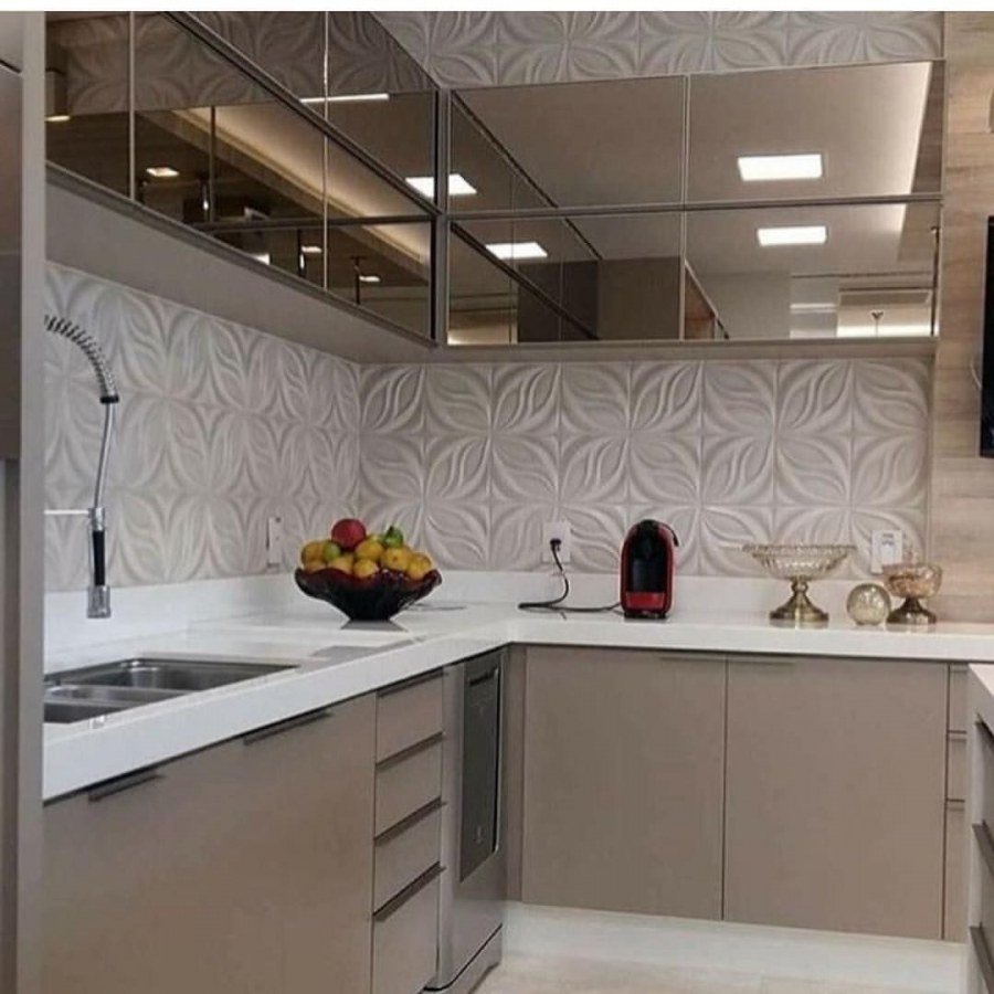 Декор стены на кухне