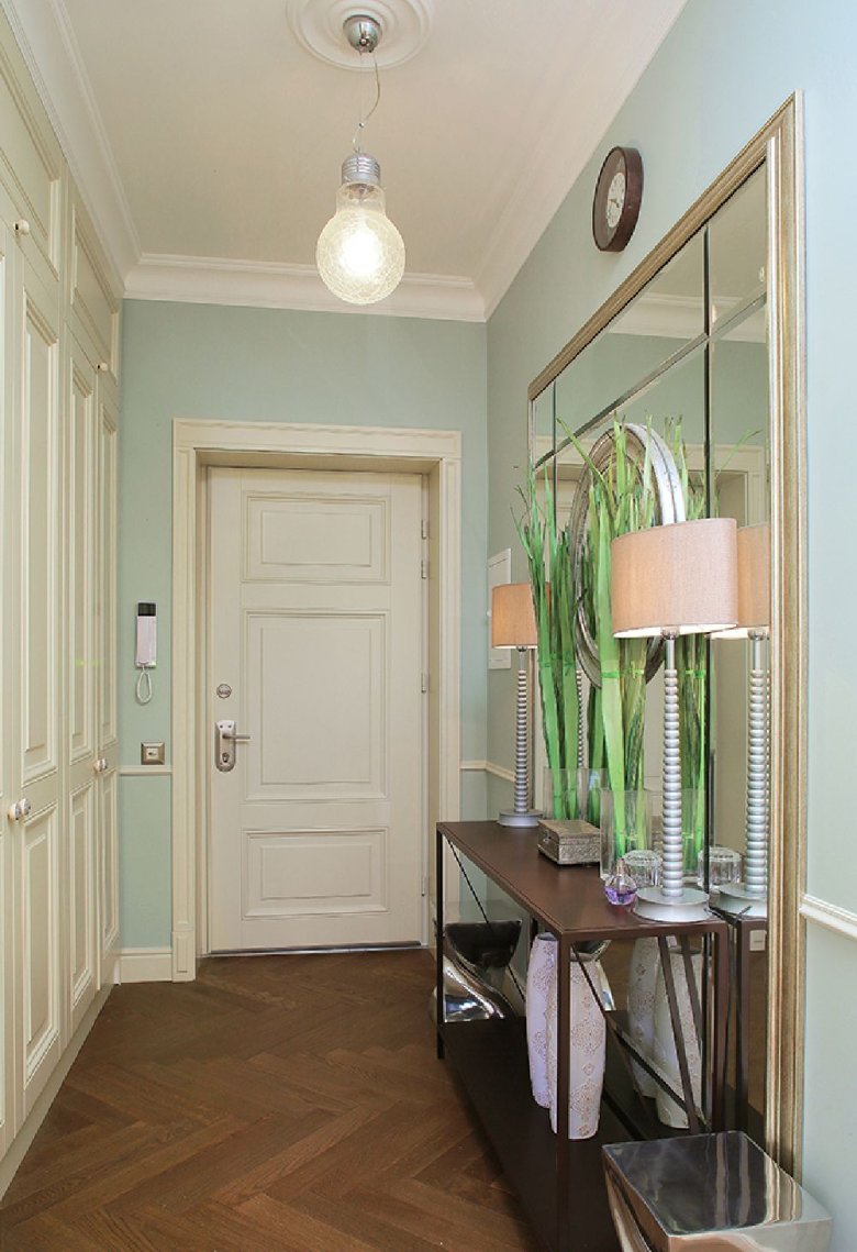 Маленькая прихожая в сталинке