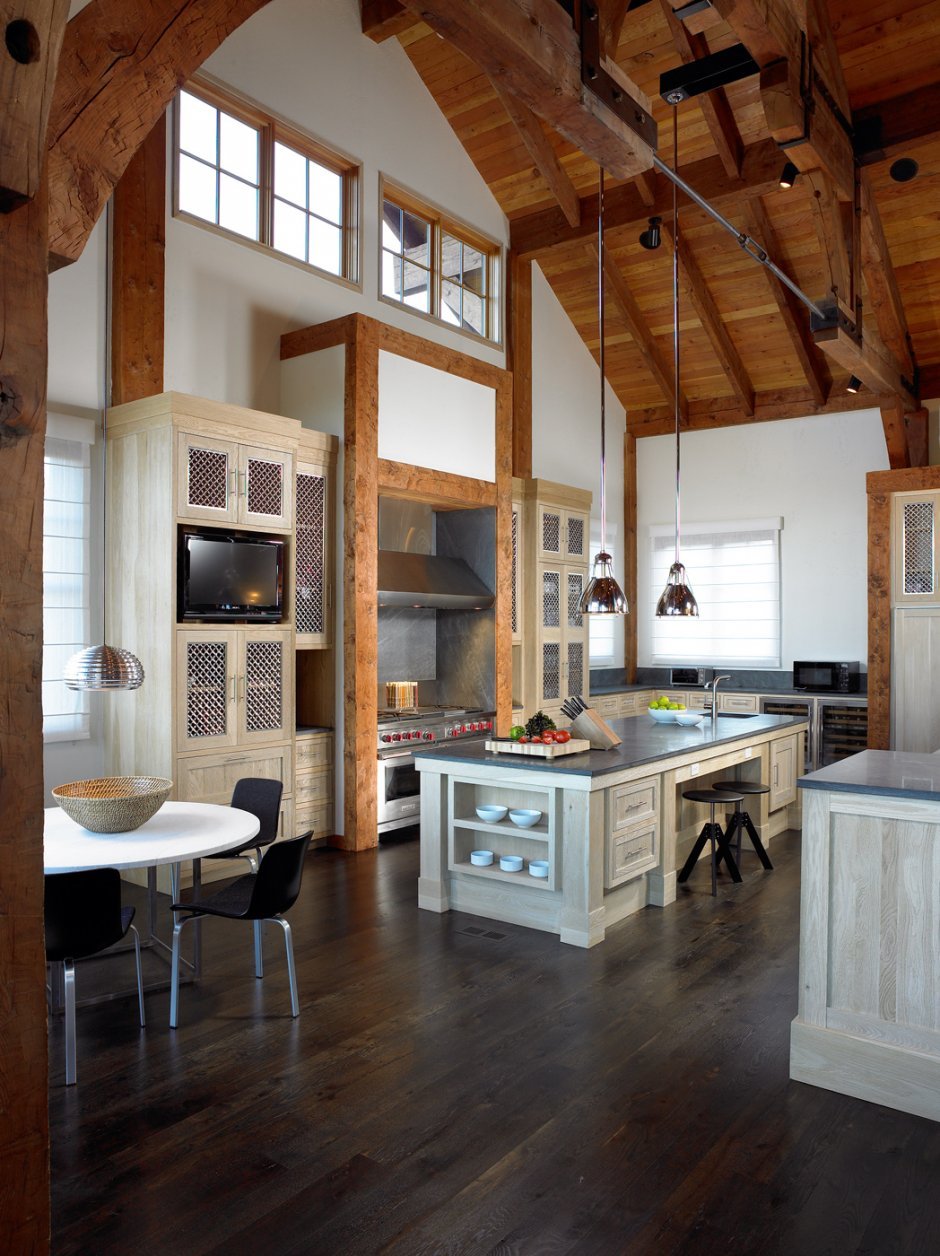 Двухэтажный коттедж внутри