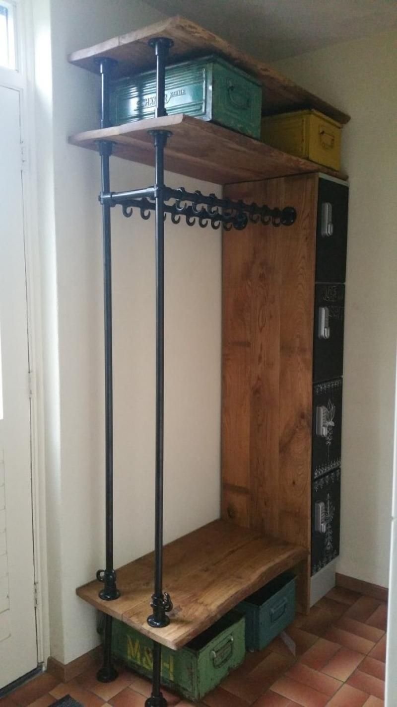 Прихожая из металлических труб