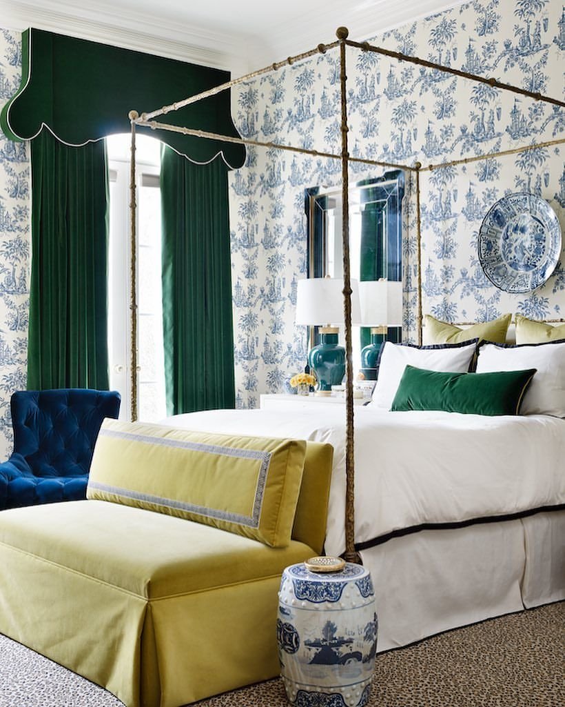 Спальня с зелеными акцентами