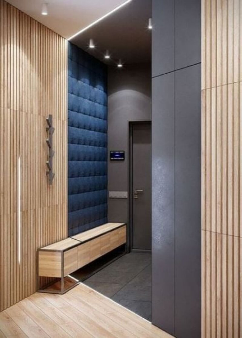 Прихожая с рейками