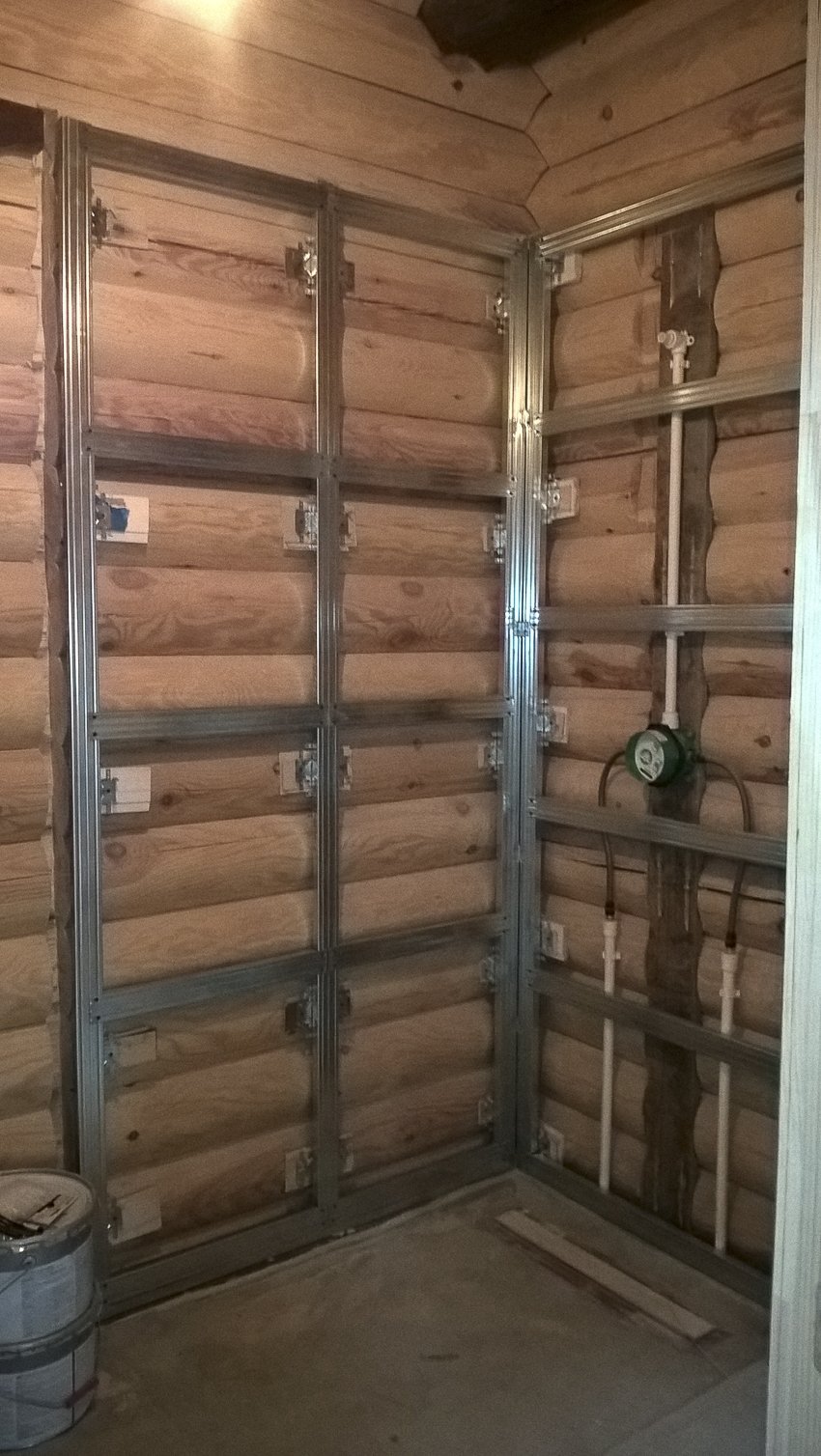 Плавающий крепеж для деревянных стен