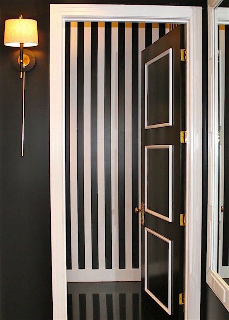 Молдинг над дверным наличником