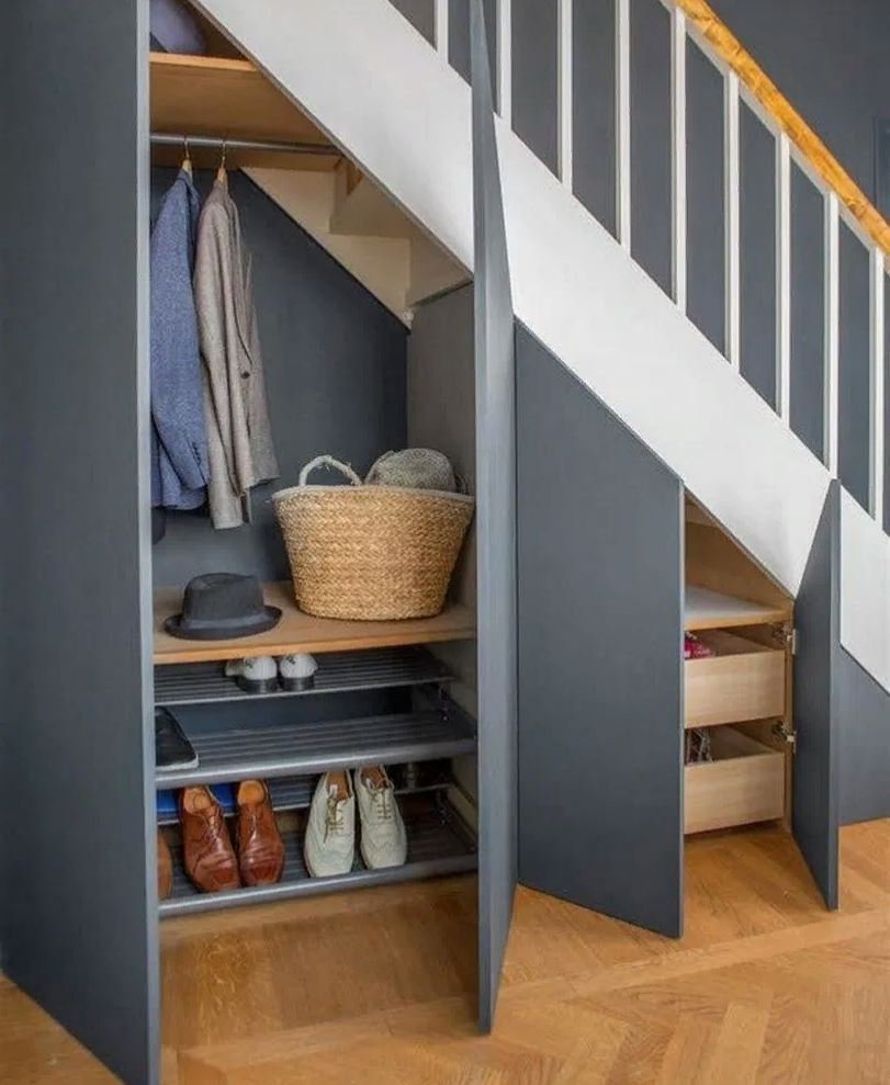 Шкаф под лестницей