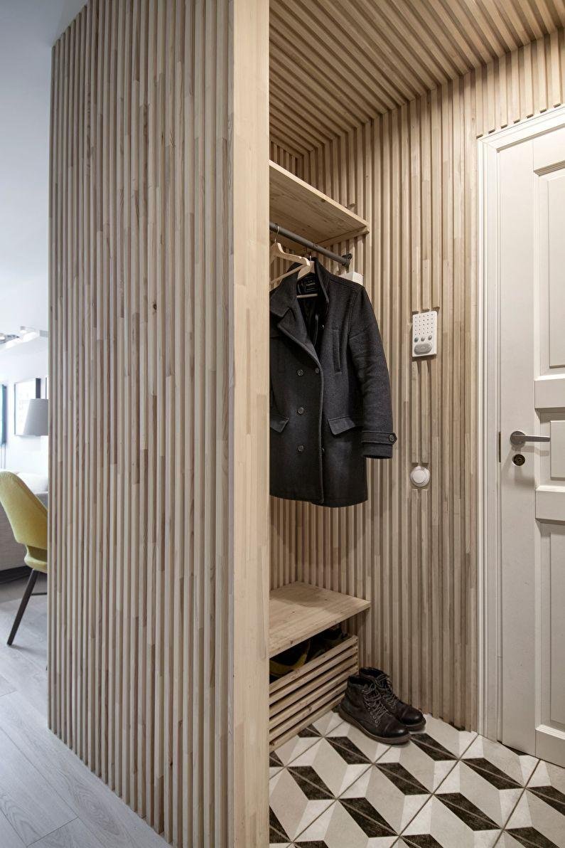 Прихожая с деревянными рейками