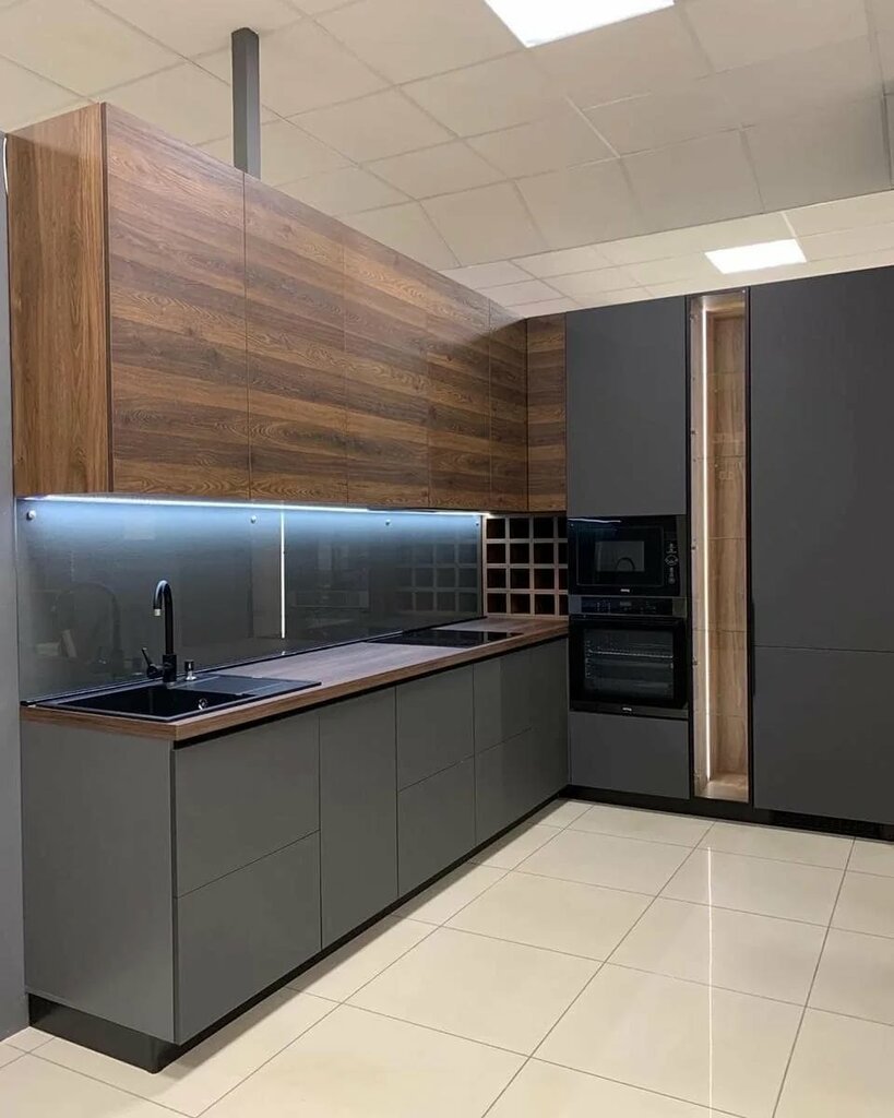 Кухня цвет графит с деревом