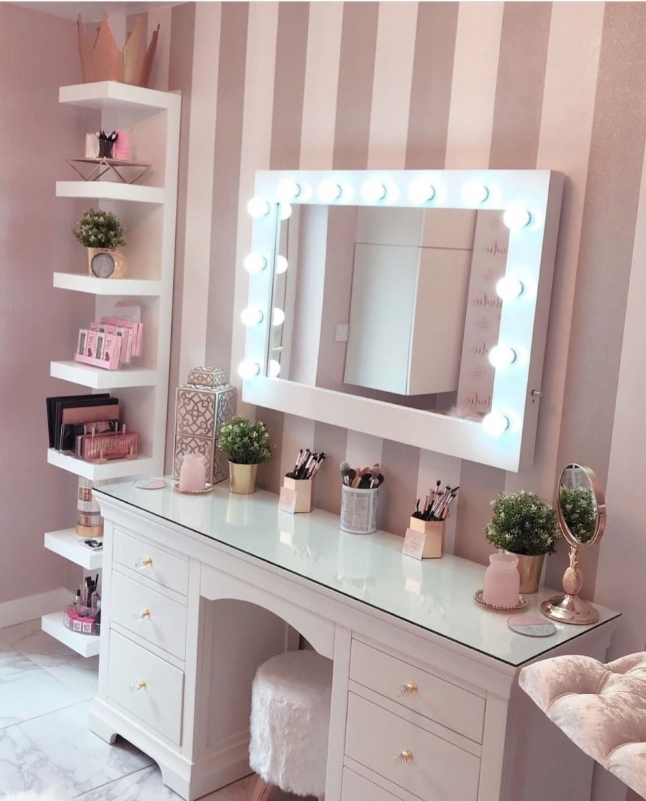 Вещи на туалетном столике