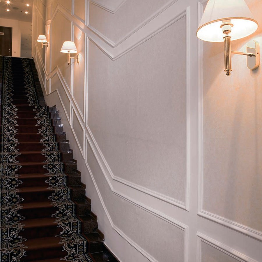 Окно на лестнице в частном доме