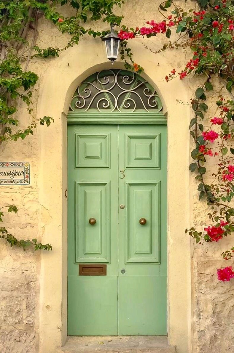 Зеленая дверь