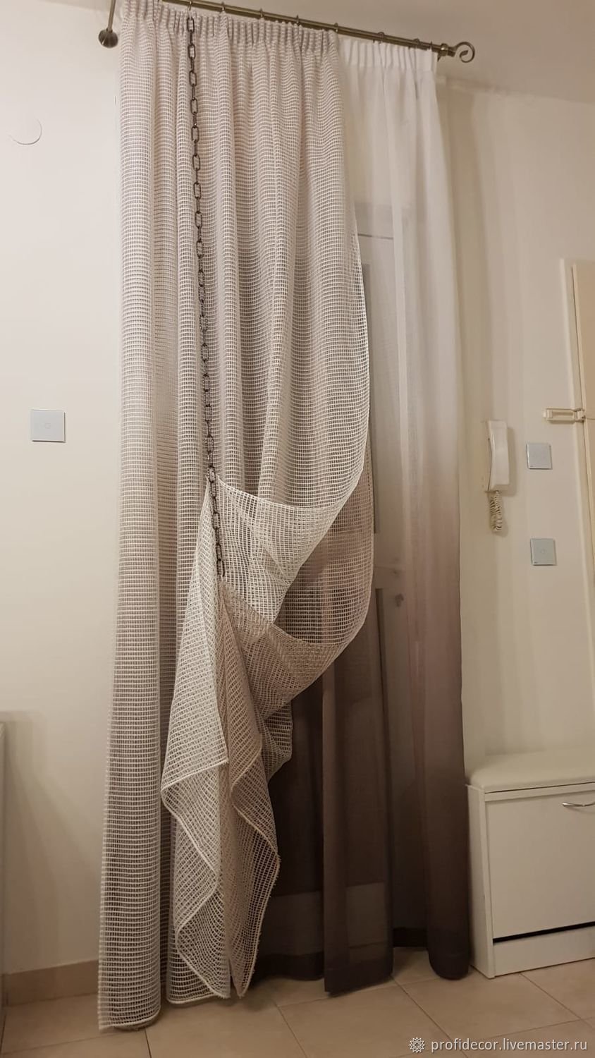 Тюль сверху белая снизу черная