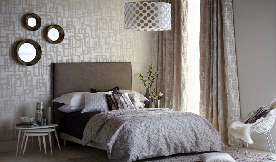 Флизелиновые обои в интерьере спальни