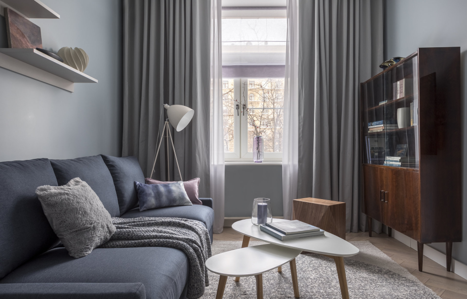 Маленькая гостиная в серых тонах