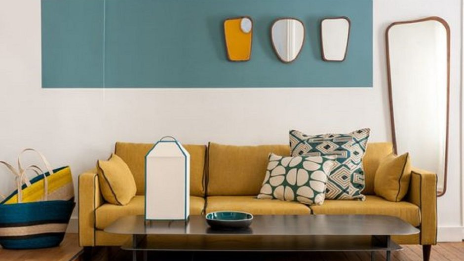 Функциональный декор для стены