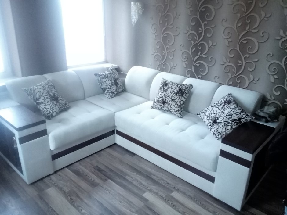 Угловой диван с подлокотниками с двух сторон