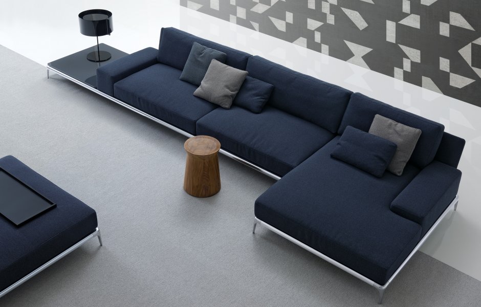 Диван на деревянном каркасе