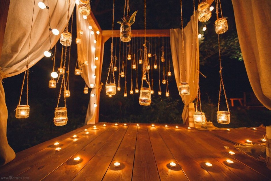 Украшение беседки лампочками