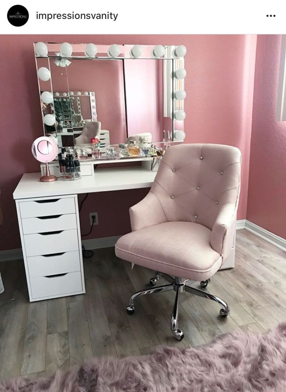 Стул к туалетному столику крутящийся