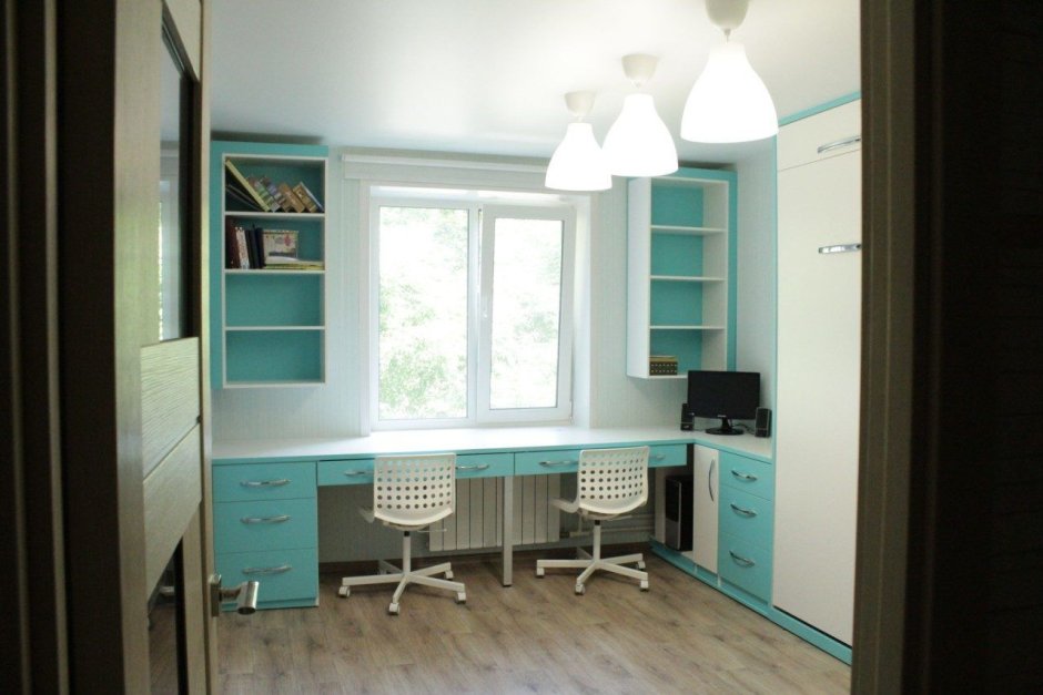 Подоконник-столешница в спальне