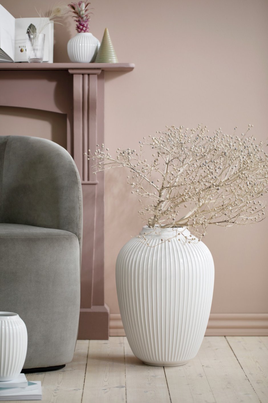 Ваза напольная белая