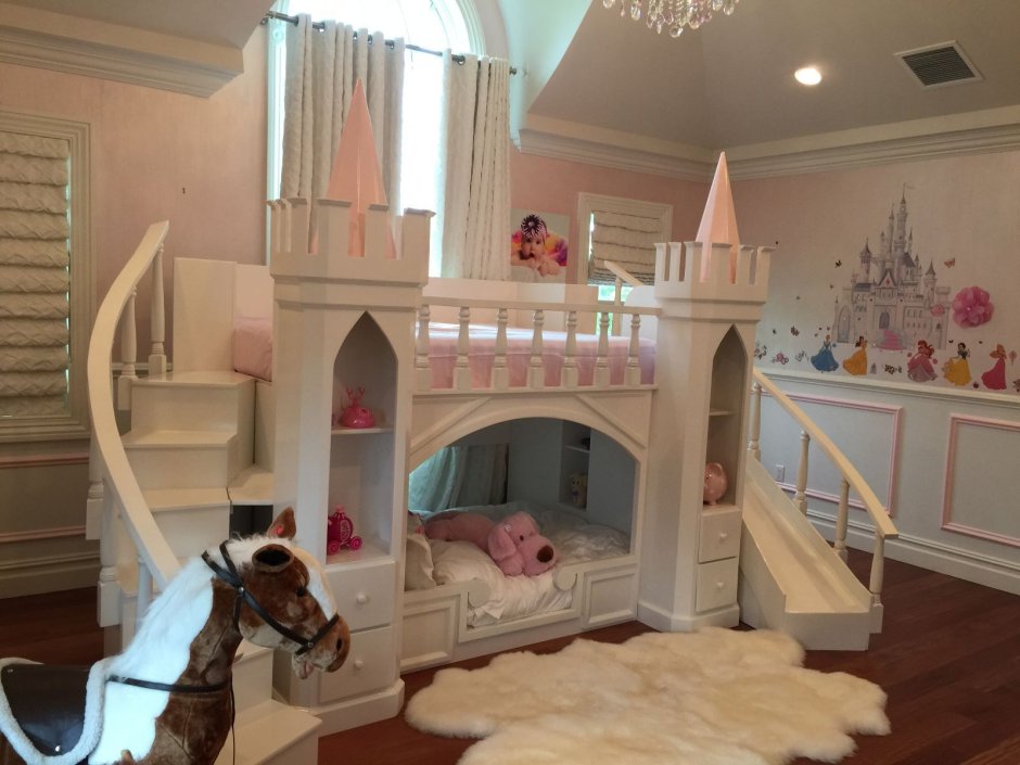 Двухъярусная кровать для девочек в стиле замка