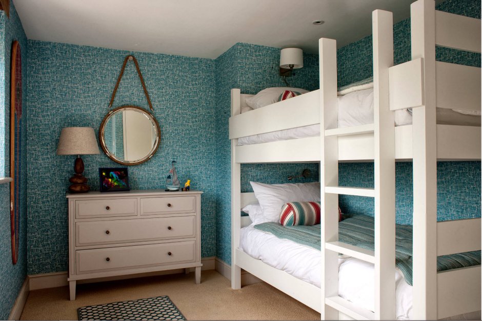 Комната с кроватью чердаком