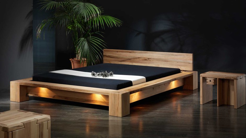 Кровать двуспальная из дерева