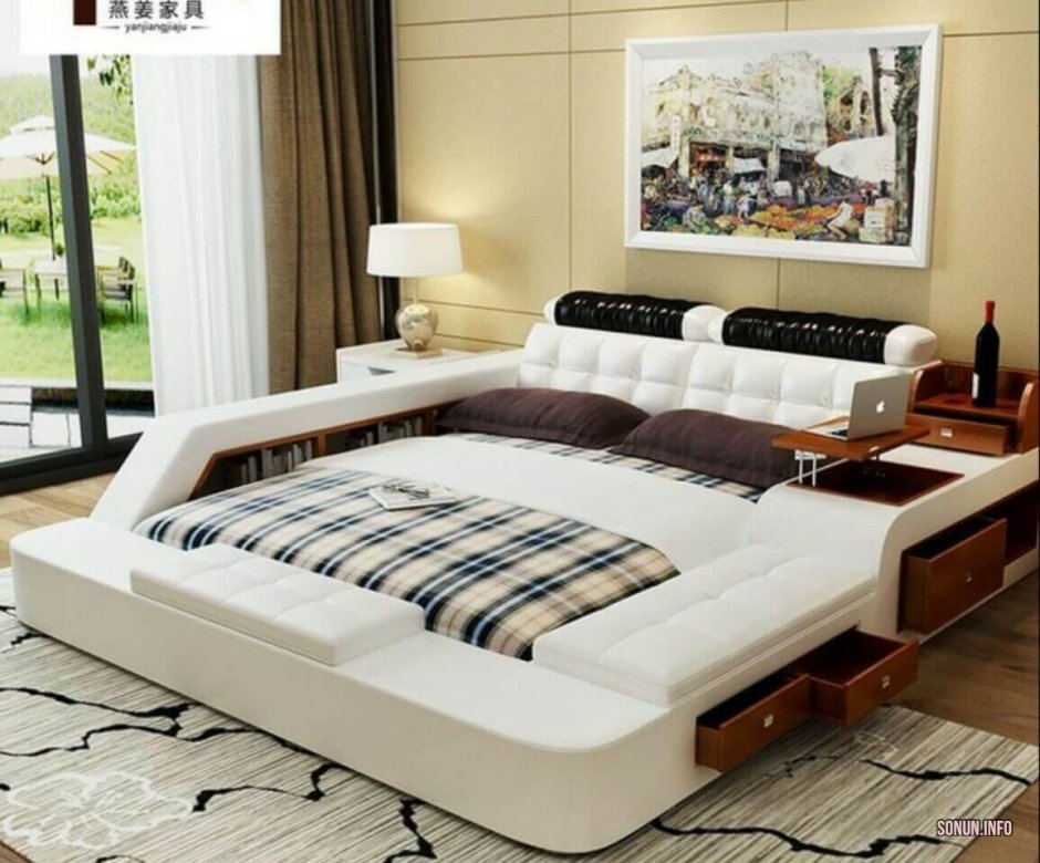 Кровать с прикроватными тумбочками