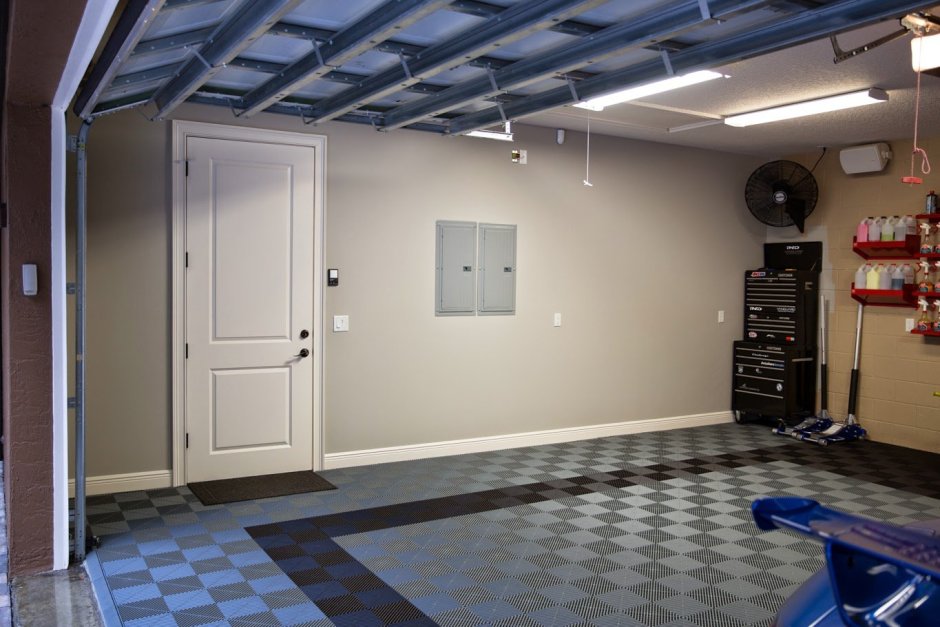 Интерьер гаража