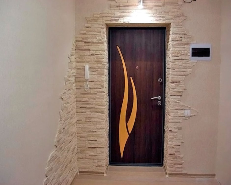 Отделка прихожей декоративным камнем