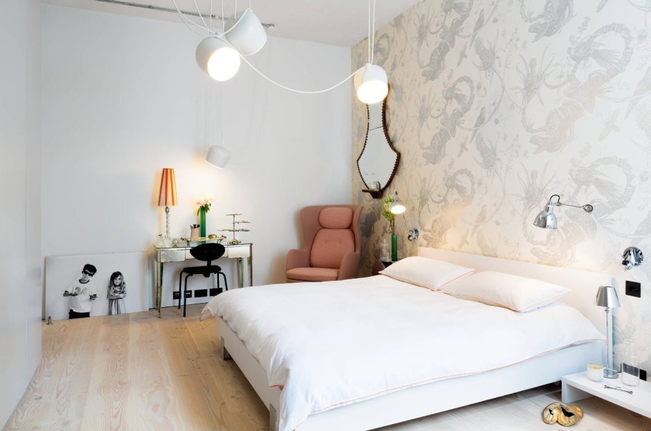 Белые обои в интерьере