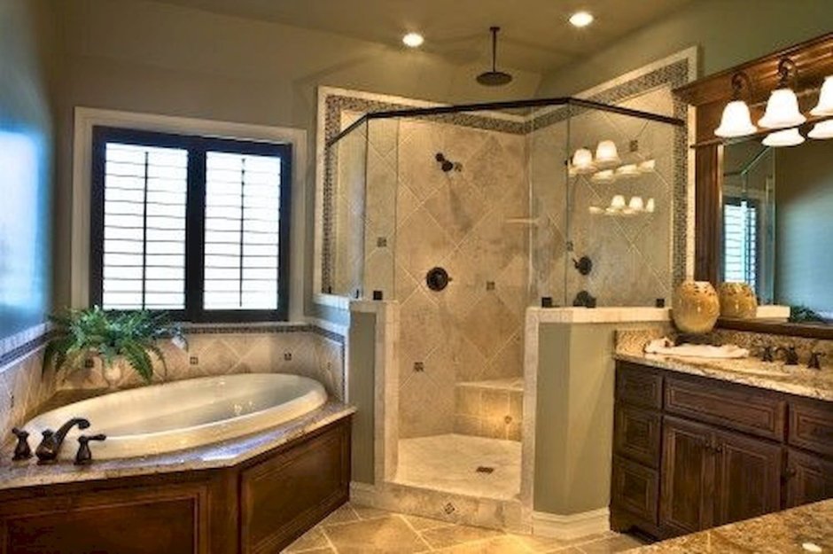 Ванная комната с душевой кабиной и ванной