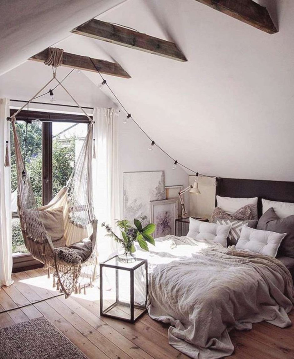 Уютная спальня на мансарде