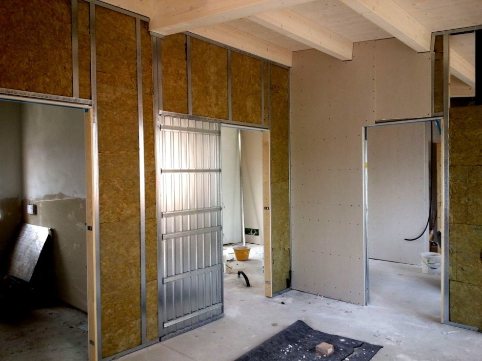 Дверь в гипсокартонной перегородке