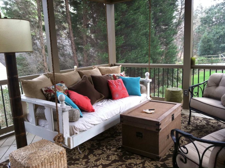 Диван на веранду на даче